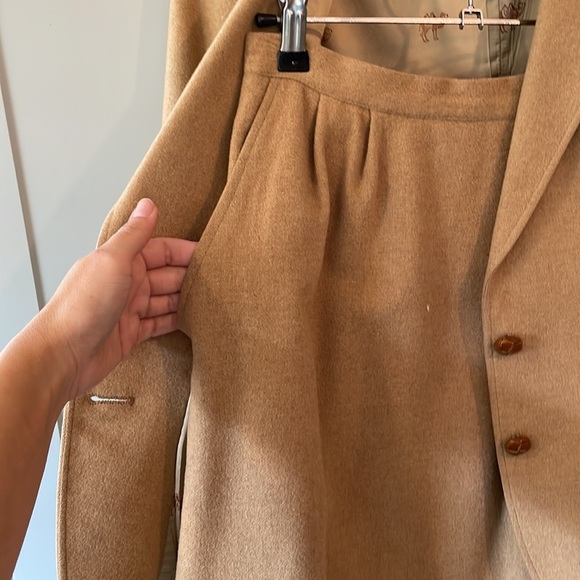 Jos.A Bank executive collection camel hair skirt and blazer suit set - Picture 3 of 10